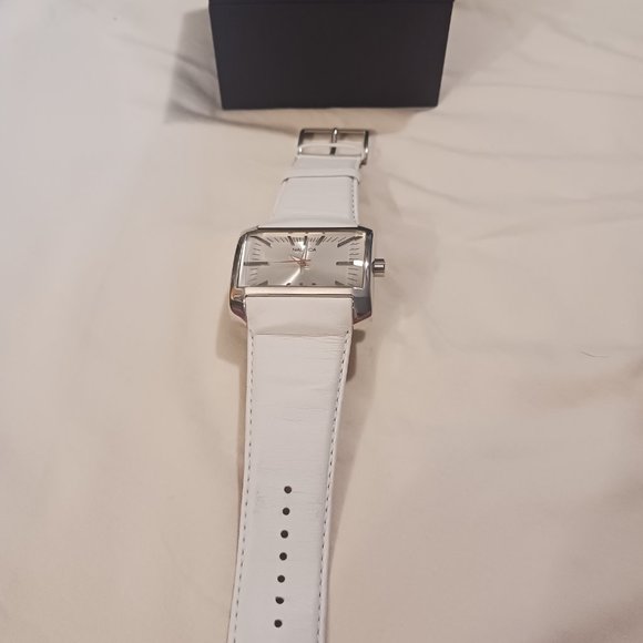 Like-New VINTAGE NAUTICA Watch - Picture 6 of 13